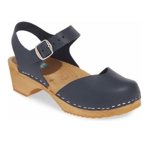 Size 6 Mia Sofia clogs